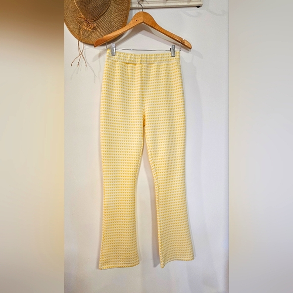 UO | Casey Cropped Kick Flare Pant in Yellow - Picture 4 of 5